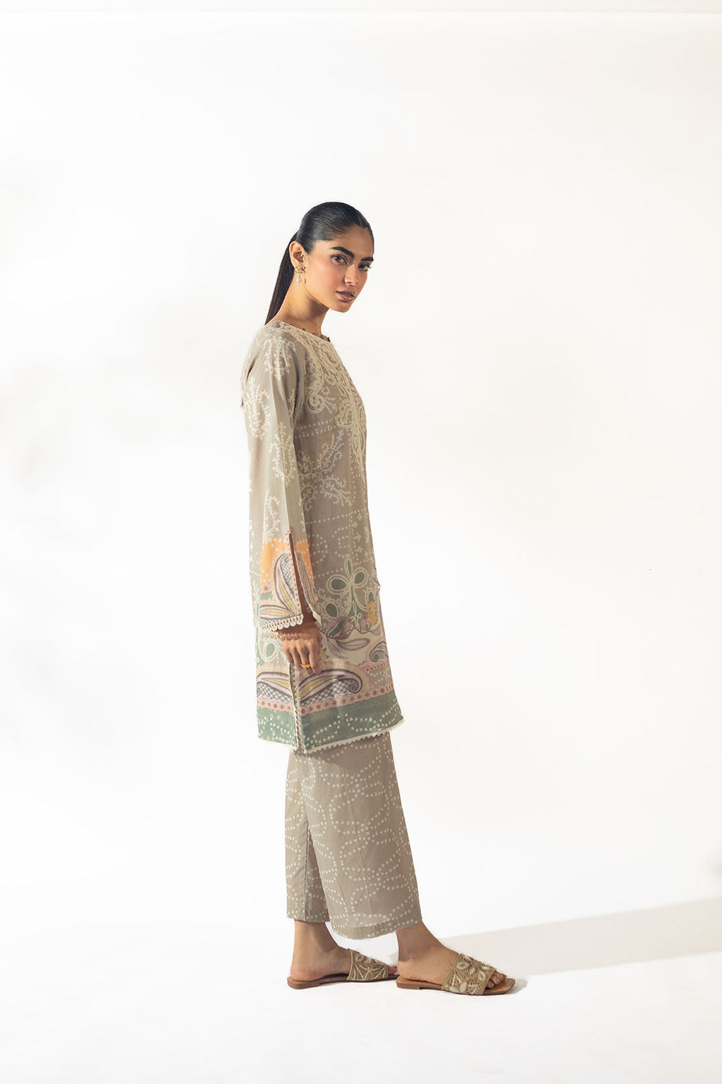 SS24DC-2358 GREY LAWN 2PCS PRINTED KURTA WITH TROUSER