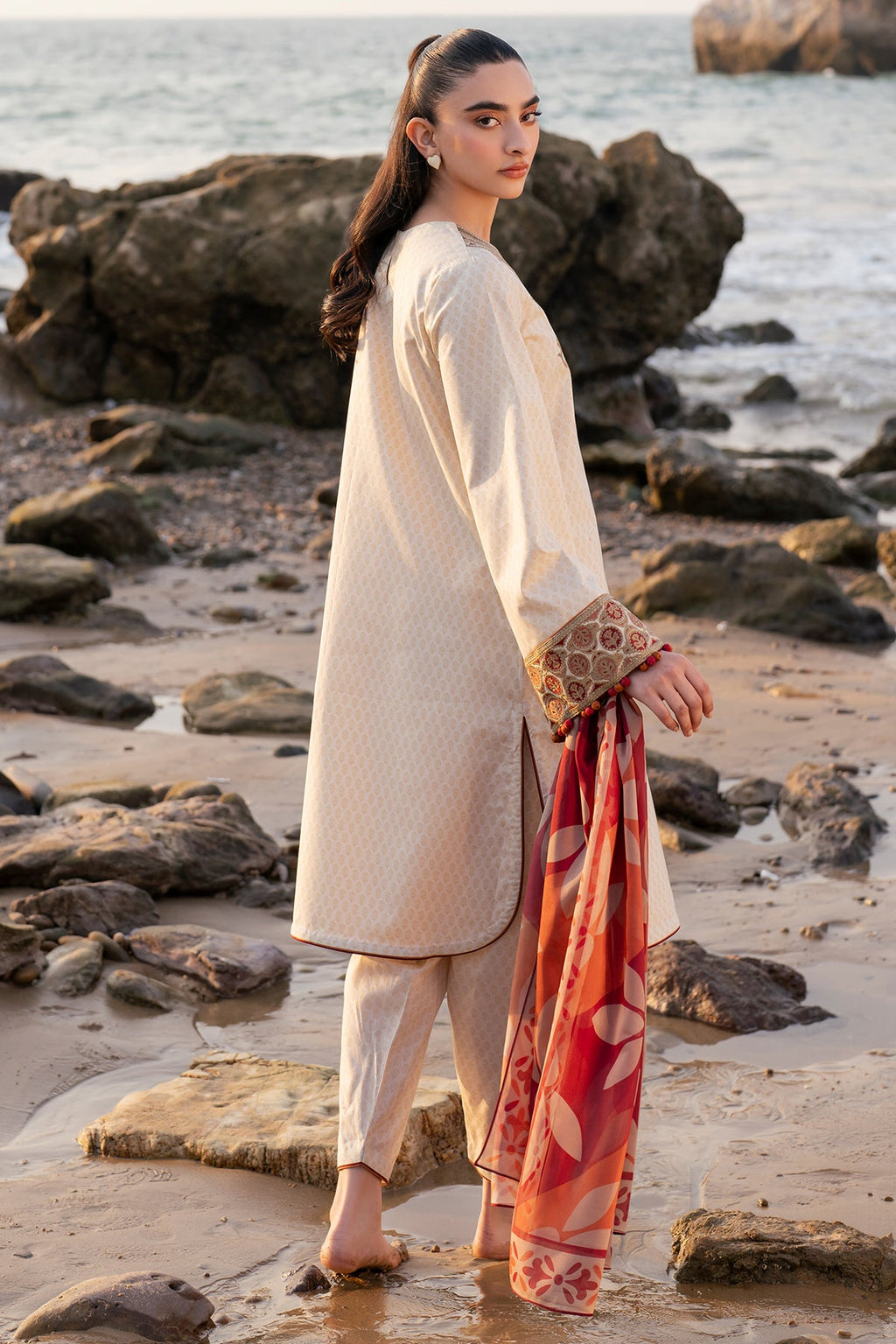 EMBROIDERED LAWN USE-9153