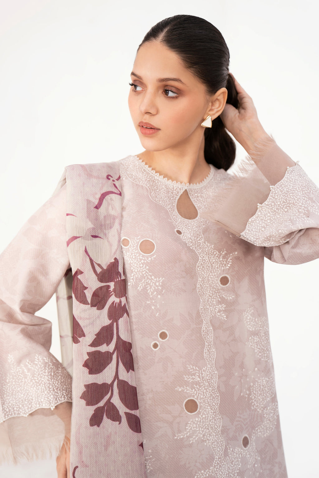 Embroidered Lawn USE-9266
