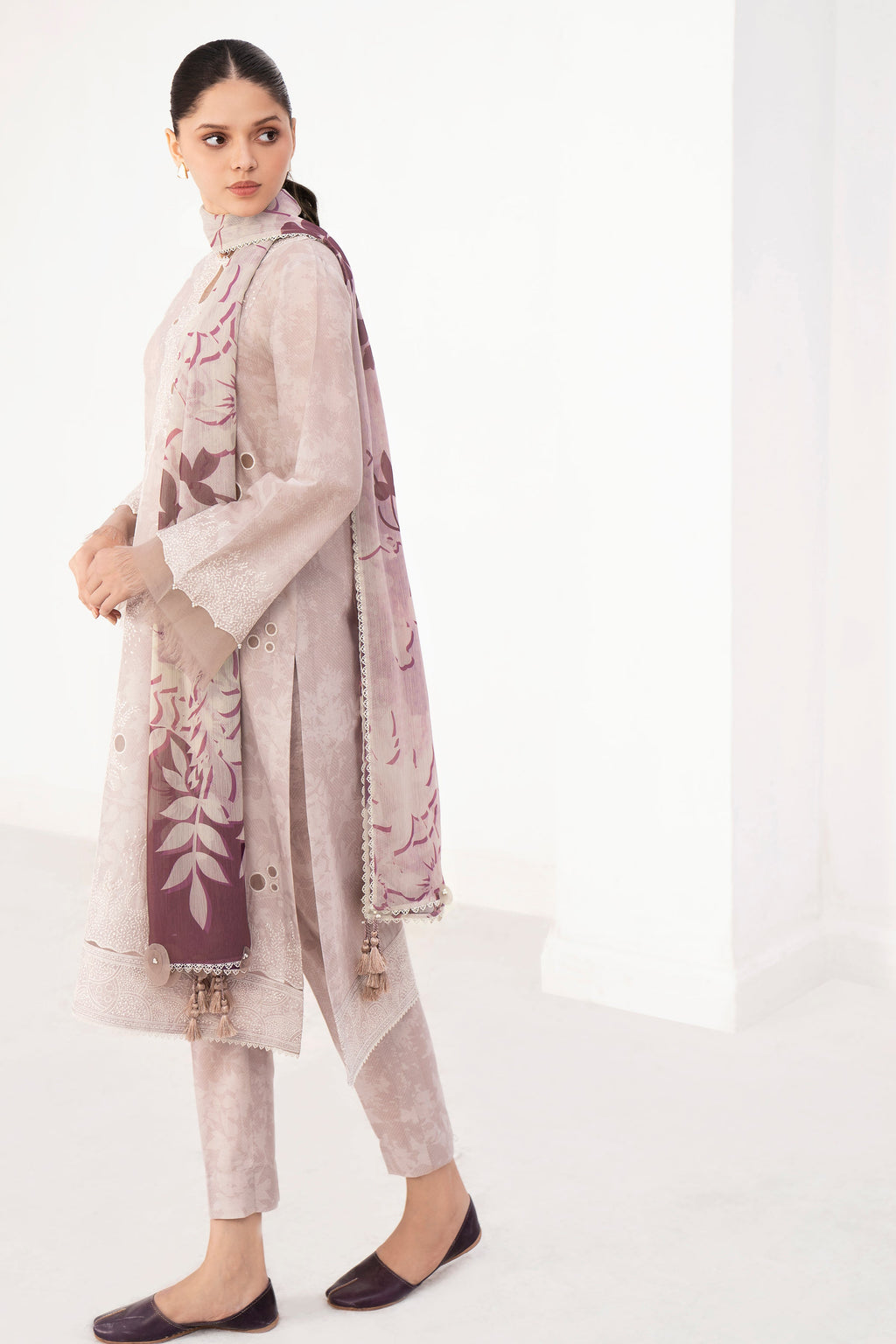 Embroidered Lawn USE-9266