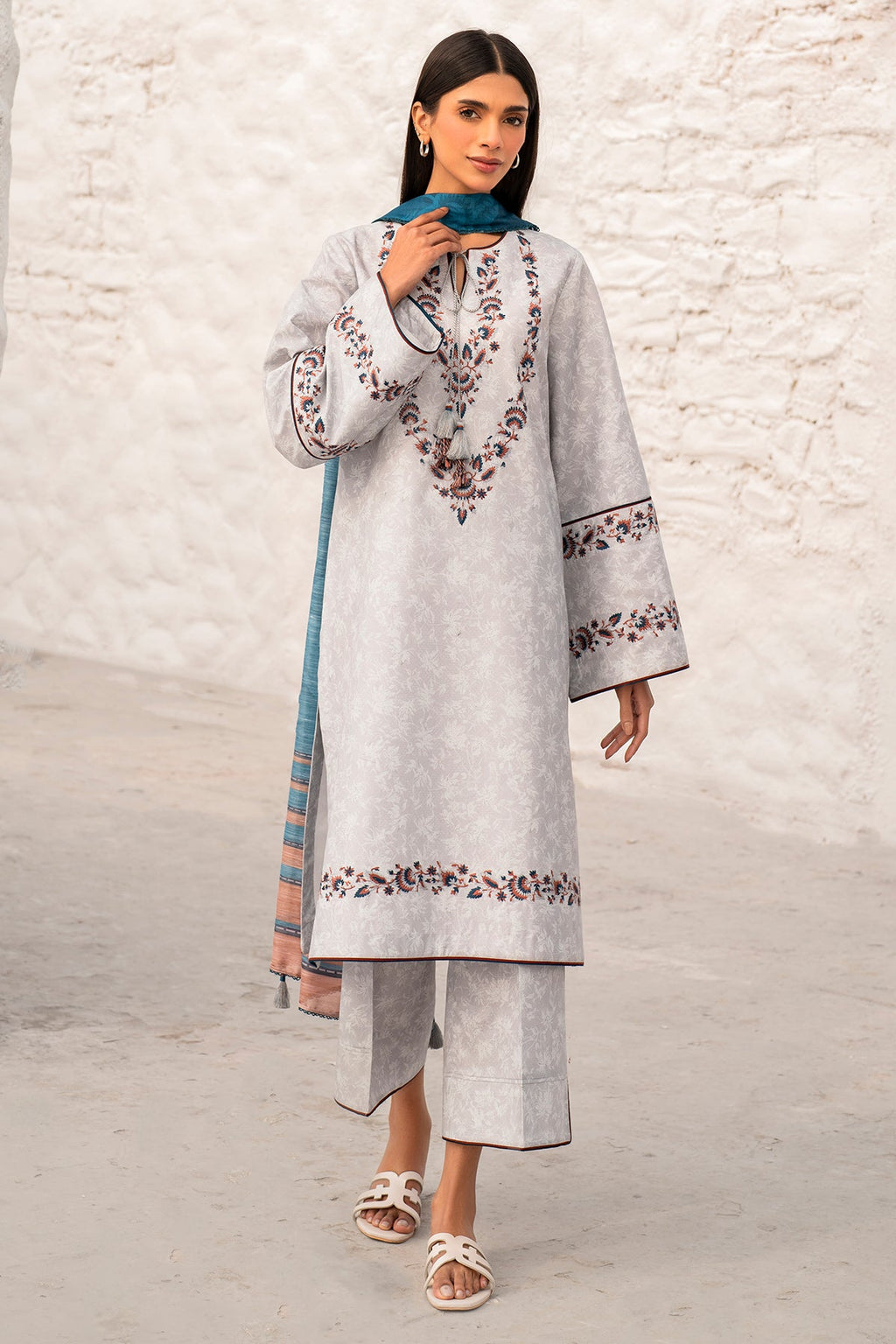 EMBROIDERED LAWN USE-9119