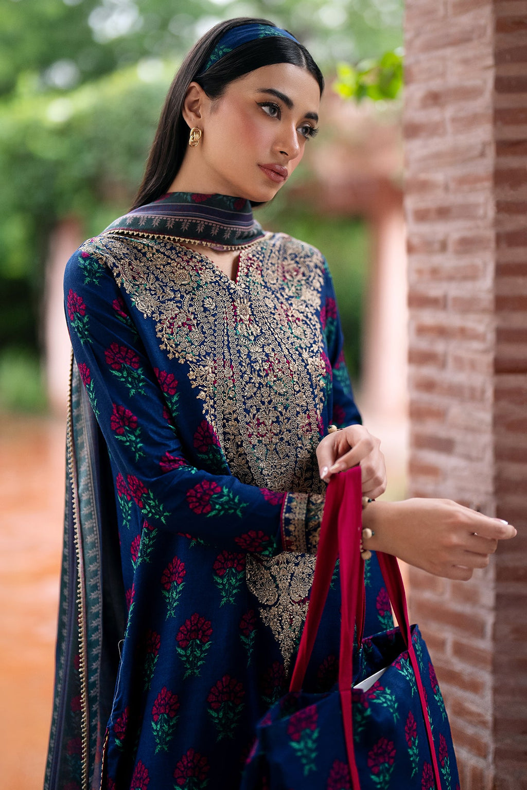EMBROIDERED VISCOSE UW-0161