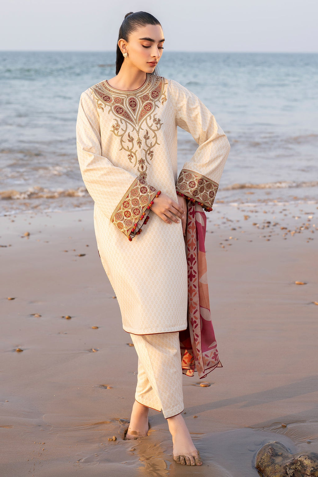 EMBROIDERED LAWN USE-9153