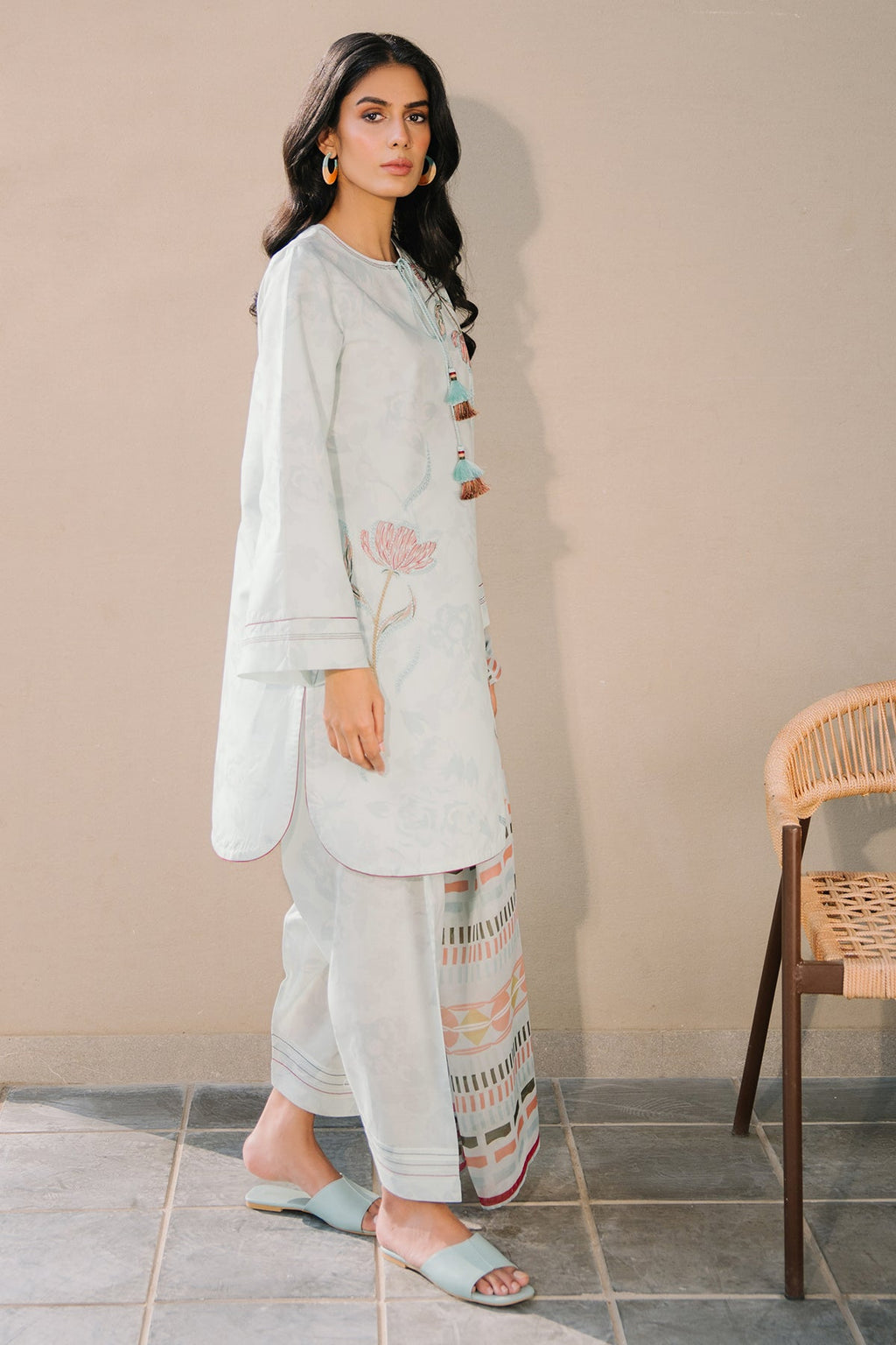 EMBROIDERED LAWN USE-9143