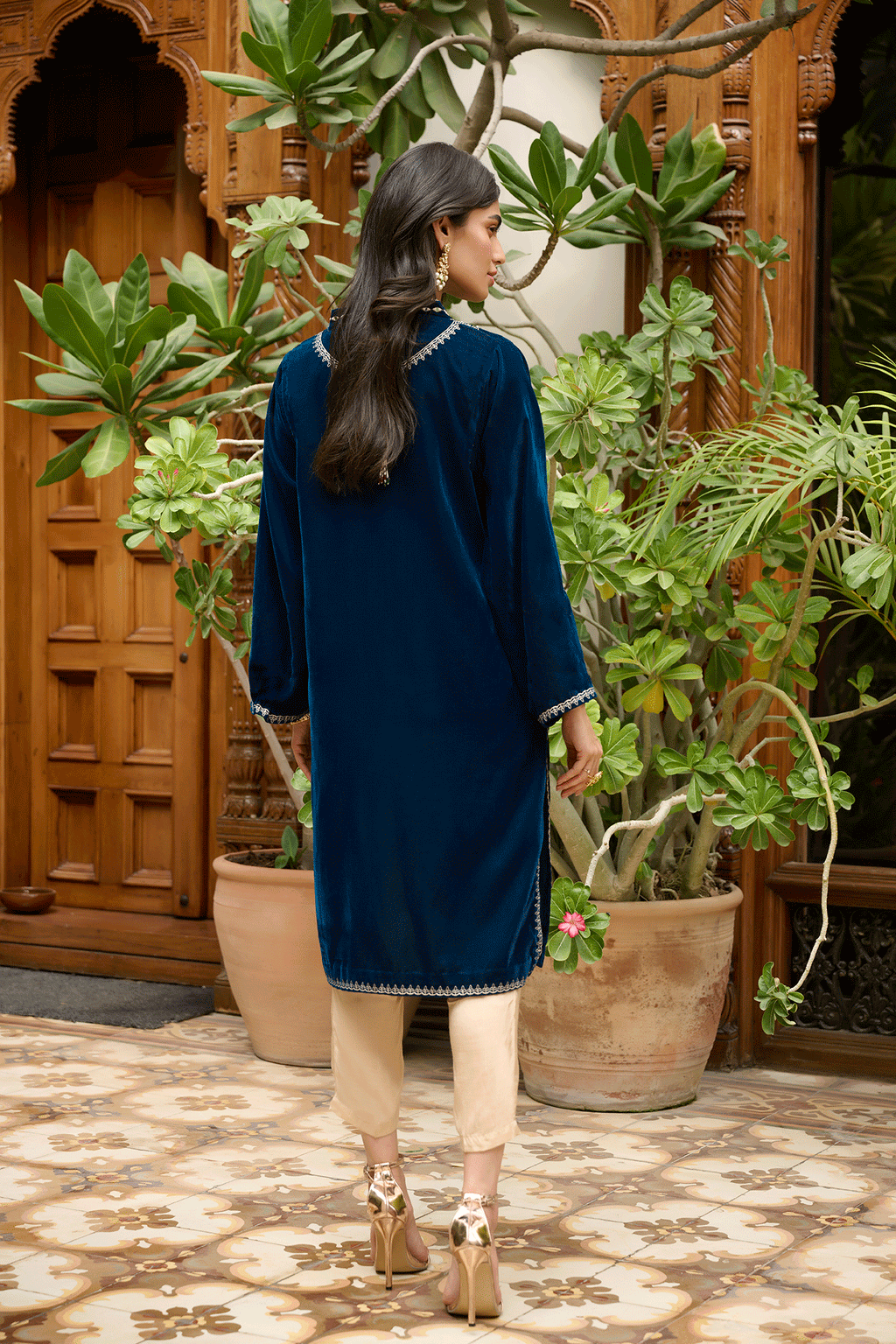 DA-1871 TURQUOISE BLUE EMBROIDERED KURTA