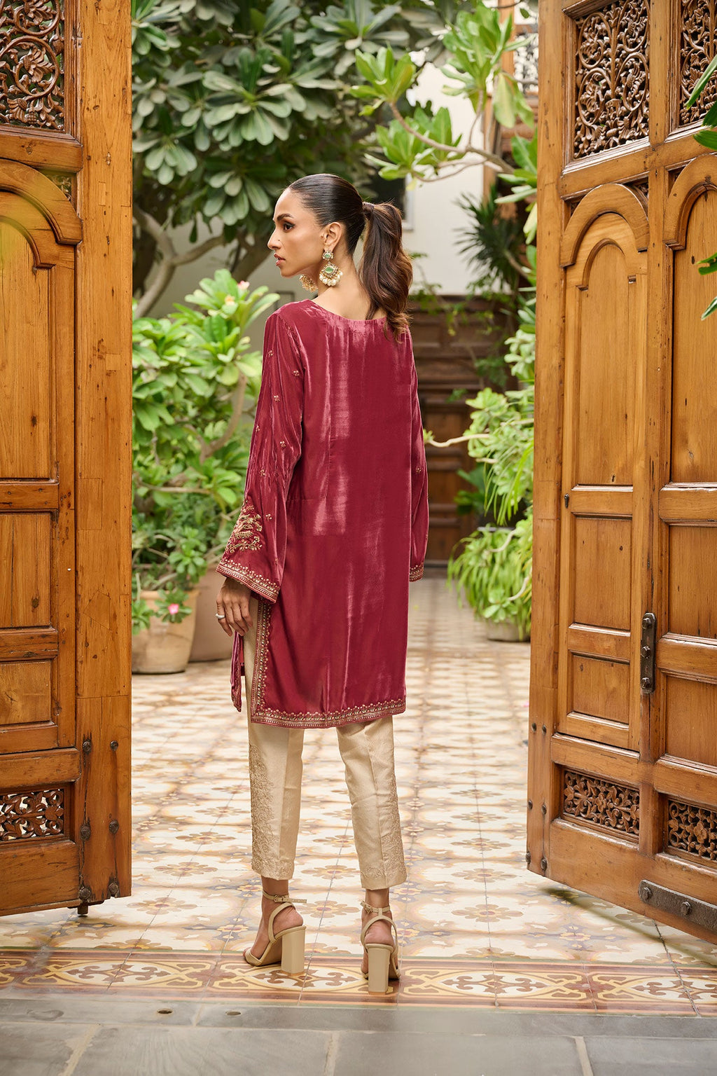DA-1862 MAROON EMBROIDERED KURTA