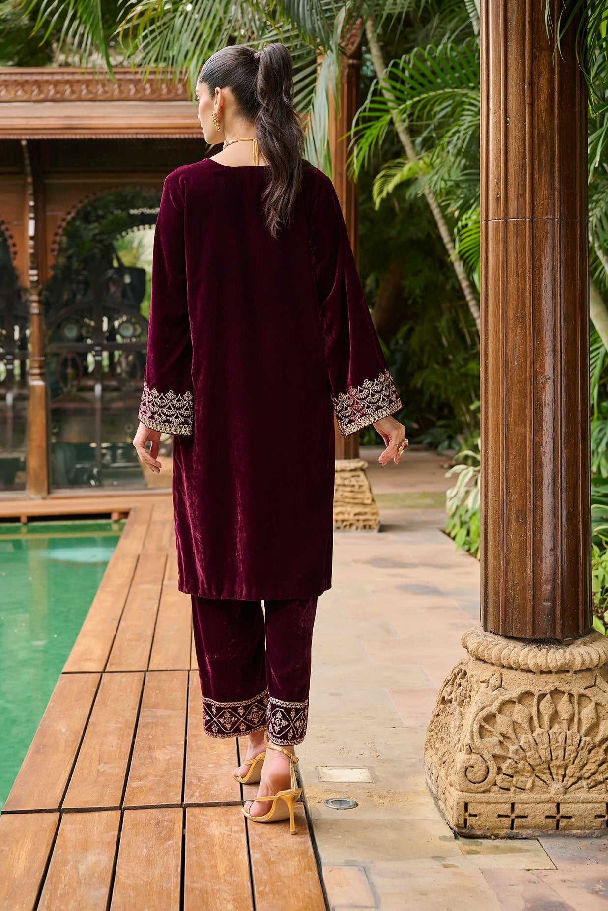 DA-2231 MAROON EMBROIDERED KURTA