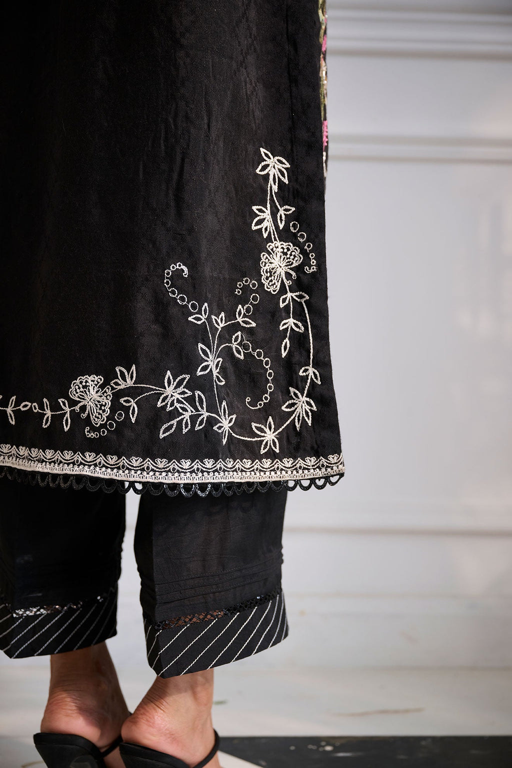 SS24DA-2377 BLACK 2PCS  EMBROIDERED KURTA WITH TROUSER