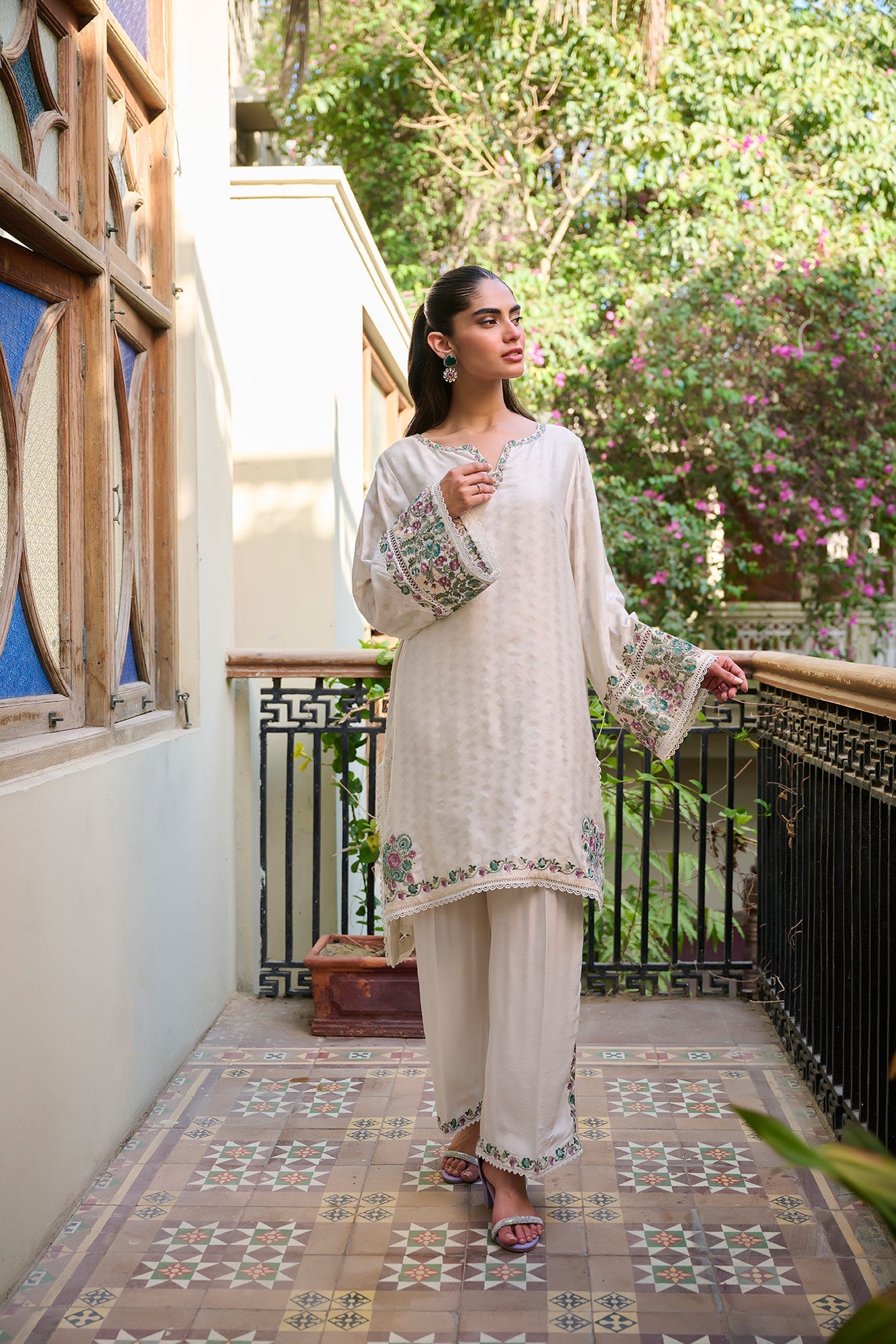 SS24DA-2405 OFF WHITE EMBROIDERED KURTA WITH TROUSER