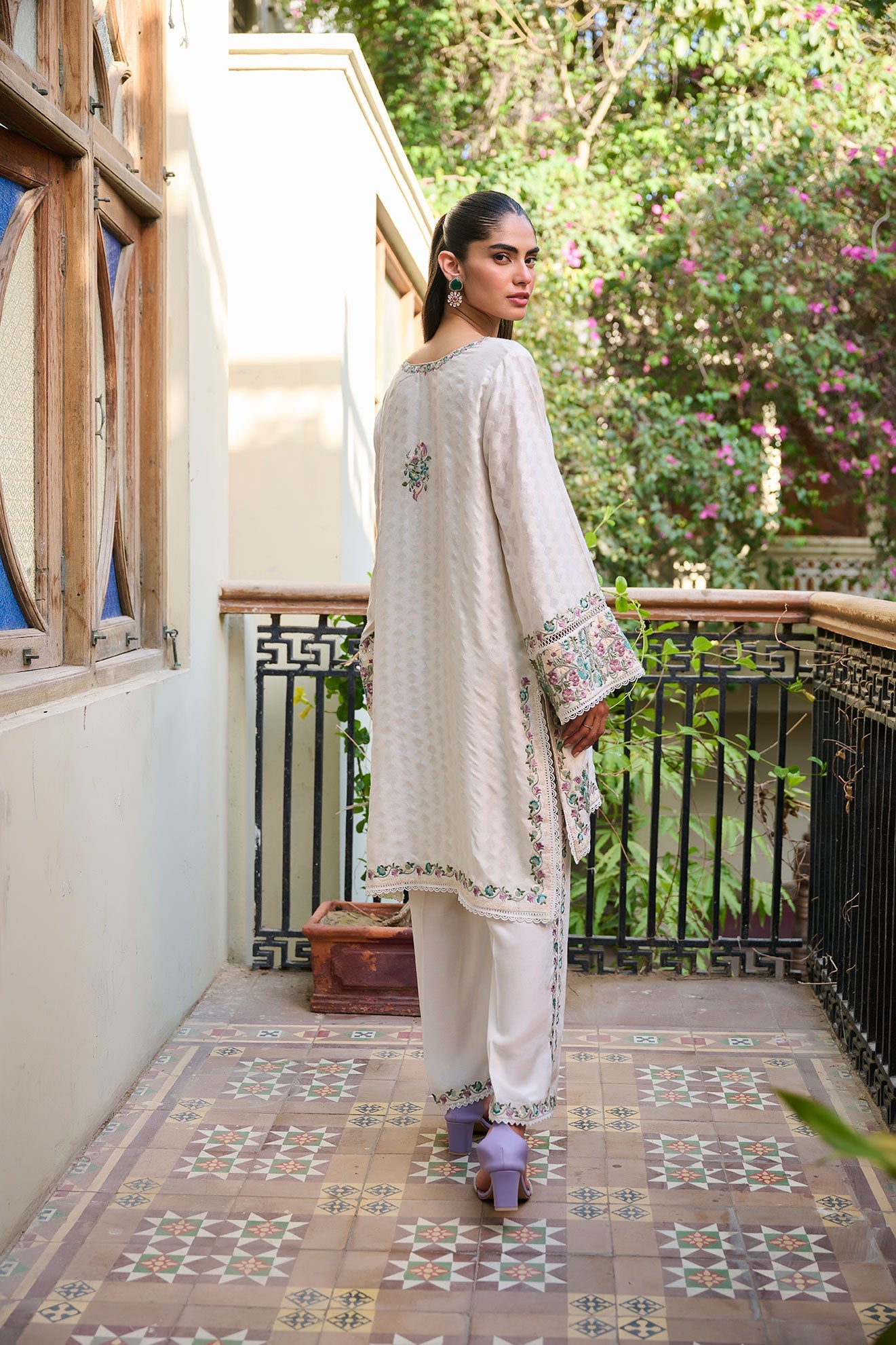 SS24DA-2405 OFF WHITE EMBROIDERED KURTA WITH TROUSER