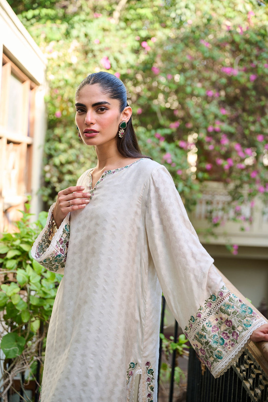 SS24DA-2405 OFF WHITE EMBROIDERED KURTA WITH TROUSER