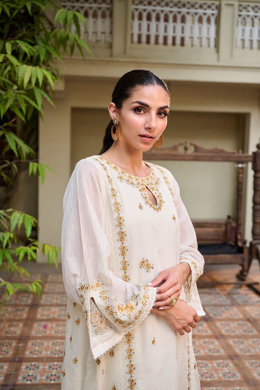 DA-2407 OFF WHITE EMBROIDERED KURTA WITH TROUSER