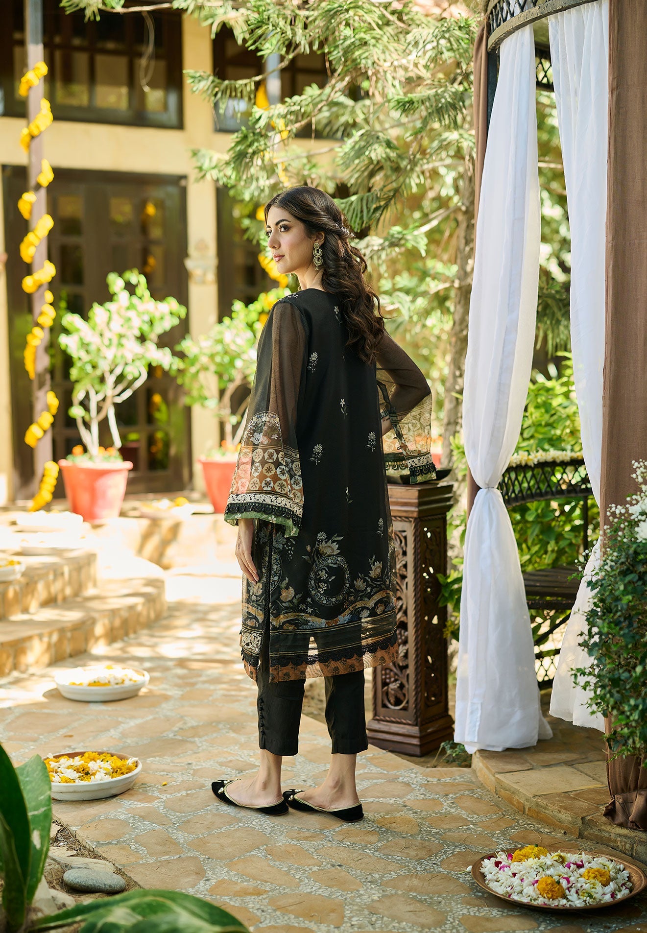SS24DA-2391   BLACK  2PCS  EMBROIDERED KURTA WITH TROUSER