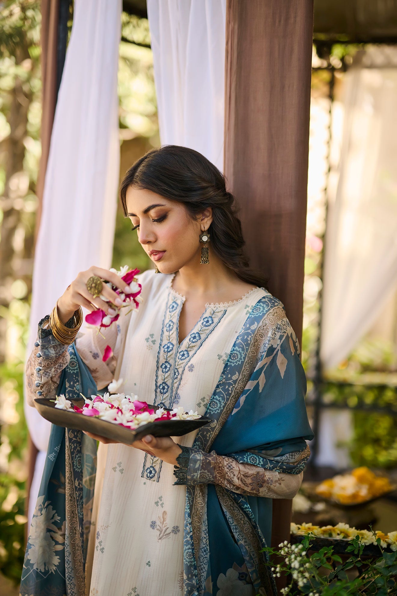 SS24DA-2390   BEIGE  1PCS  EMBROIDERED KURTA