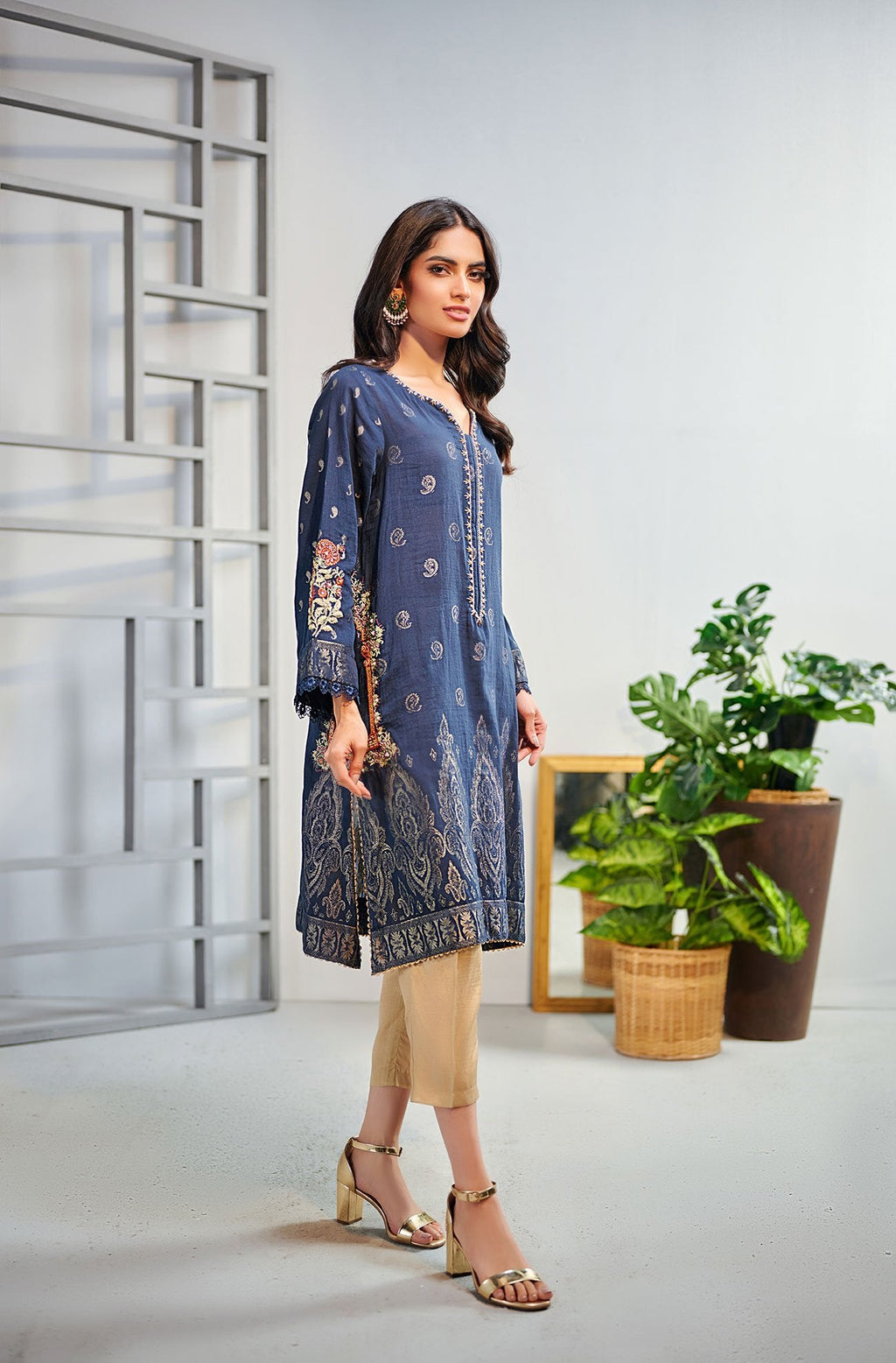 DA-1524 BLUE EMBROIDERED KURTA