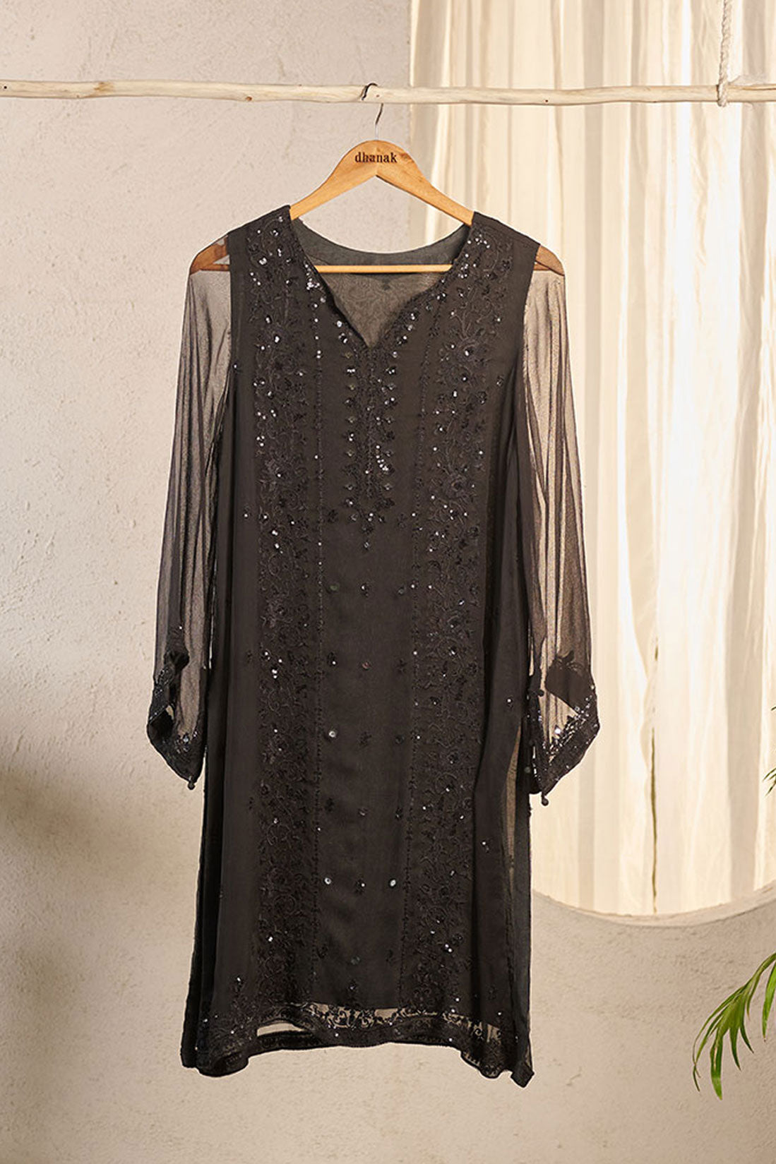 DA-1540 BLACK EMBROIDERED KURTA