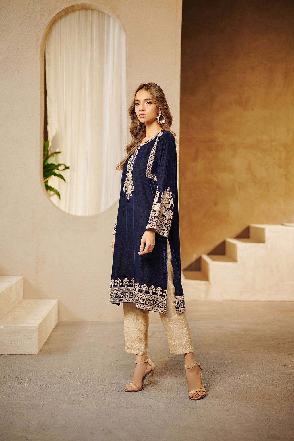 DA-1543 BLUE EMBROIDERED KURTA