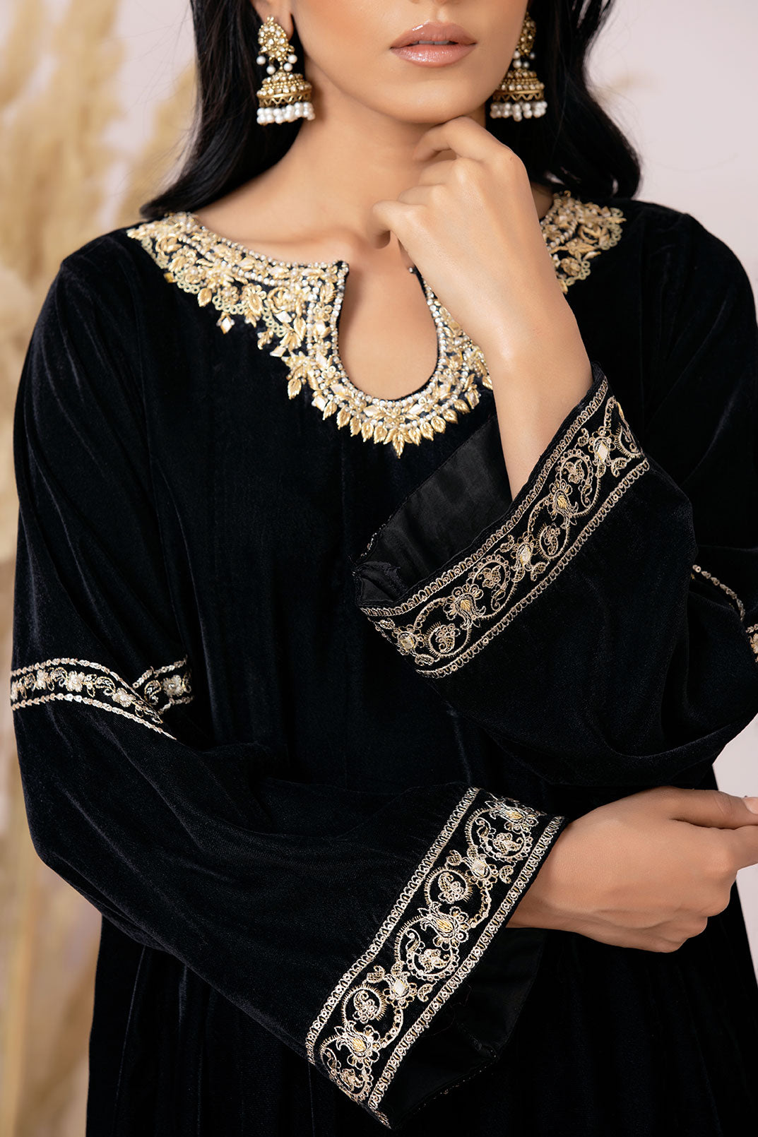 DA-1577 BLACK EMBROIDERED KURTA