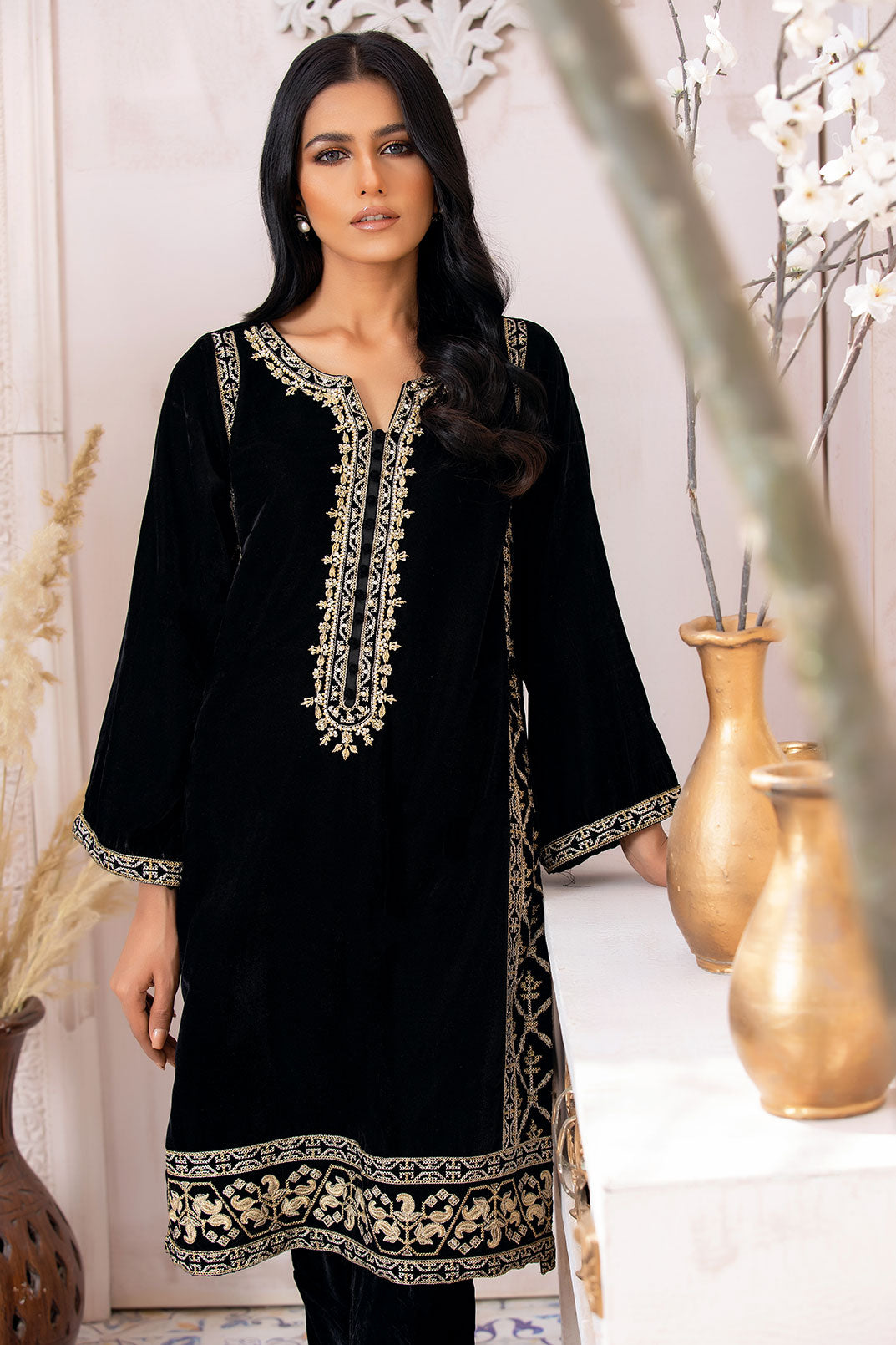 DA-1578 BLACK EMBROIDERED KURTA