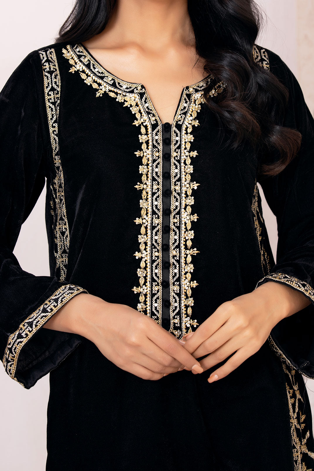 DA-1578 BLACK EMBROIDERED KURTA