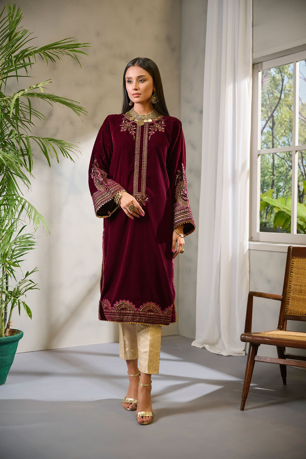DA-1675 MAROON EMBROIDERED KURTA