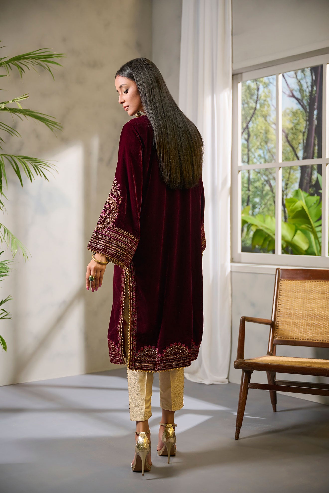 DA-1675 MAROON EMBROIDERED KURTA