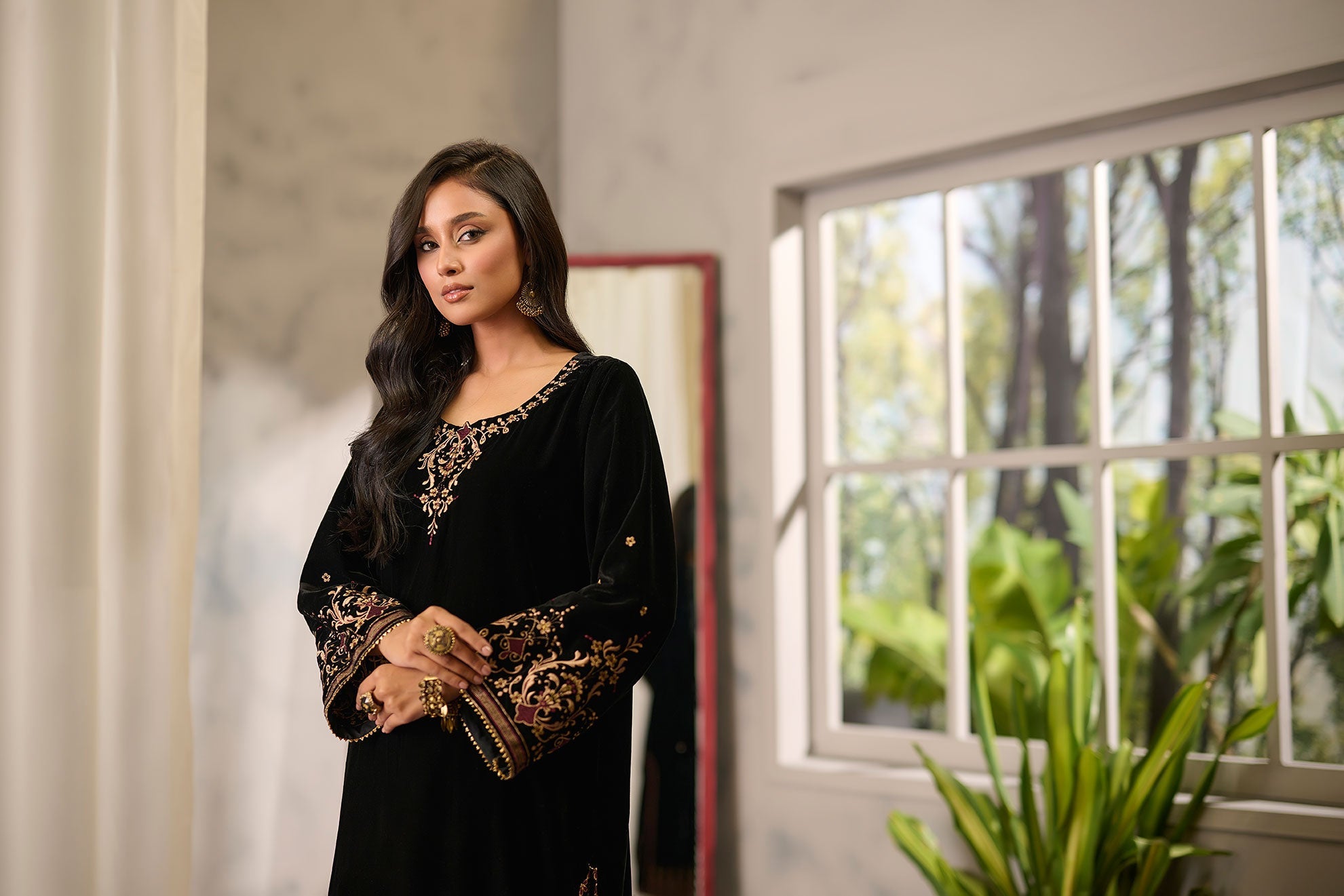 DA-1687 BLACK EMBROIDERED KURTA