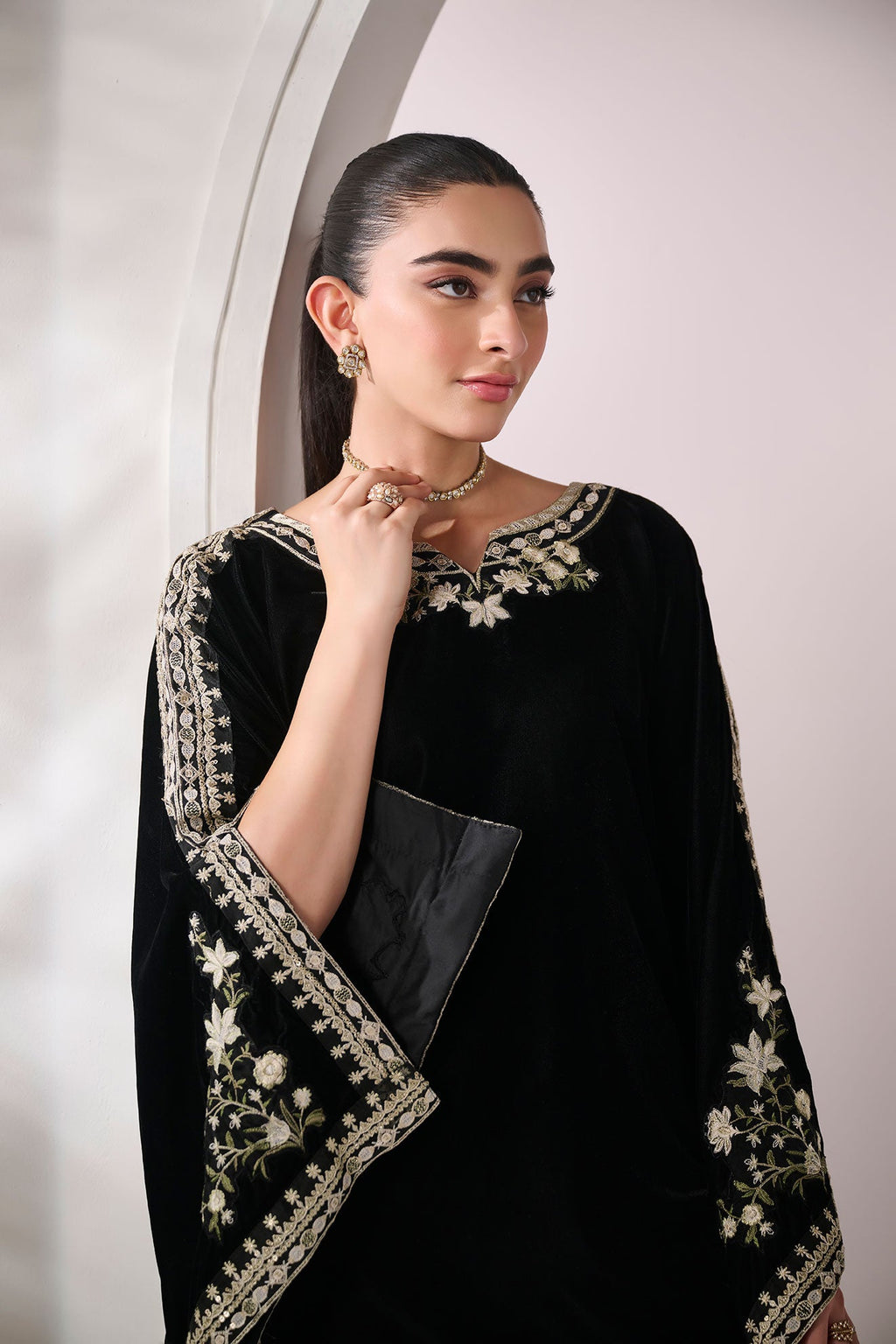 FW24DA-1890   BLACK  1PCS  EMBROIDERED KURTA