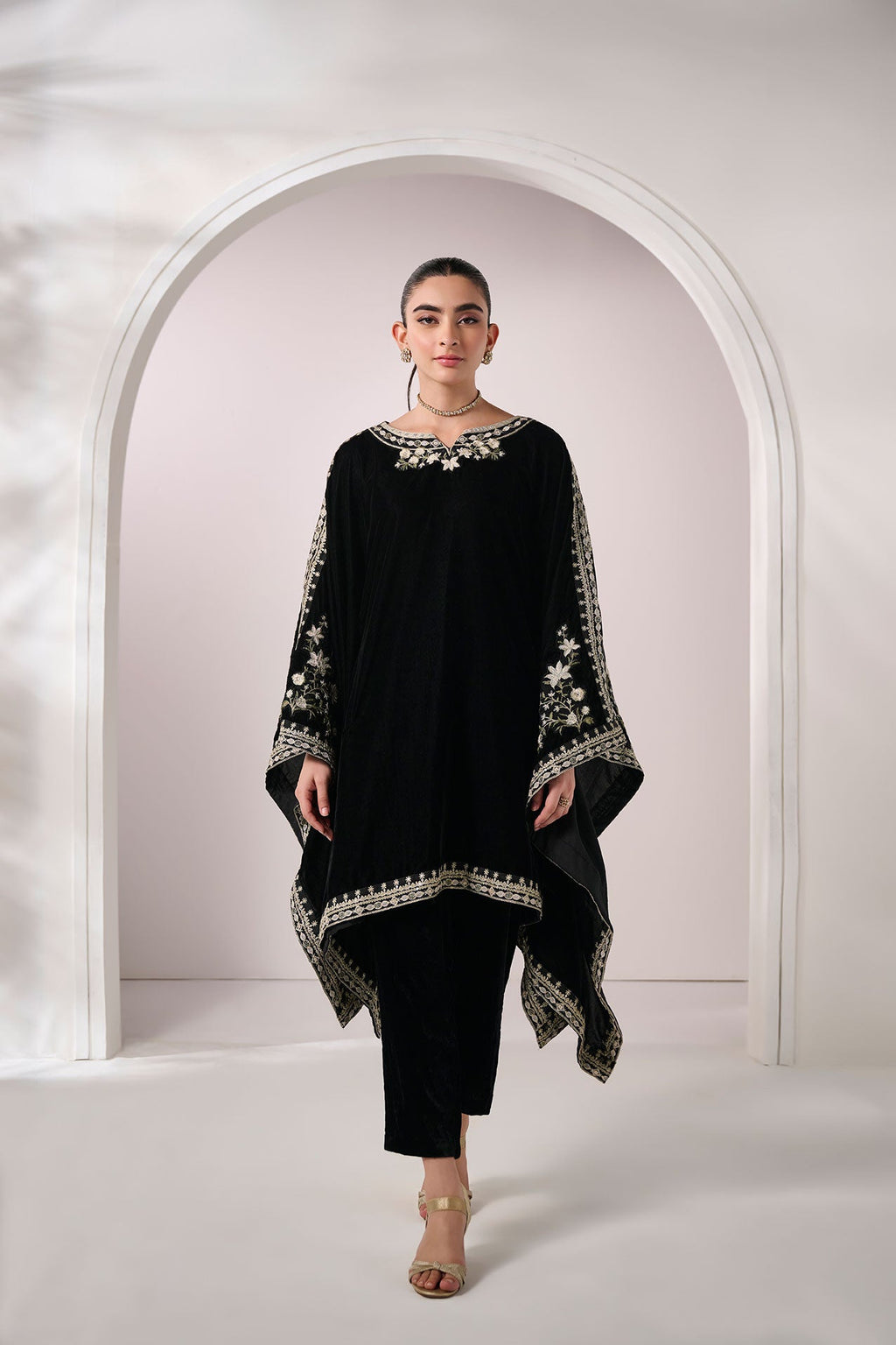 FW24DA-1890   BLACK  1PCS  EMBROIDERED KURTA