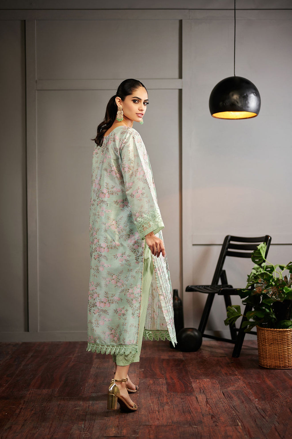 DA-2009 GREEN EMBROIDERED KURTA  WITH TROUSER