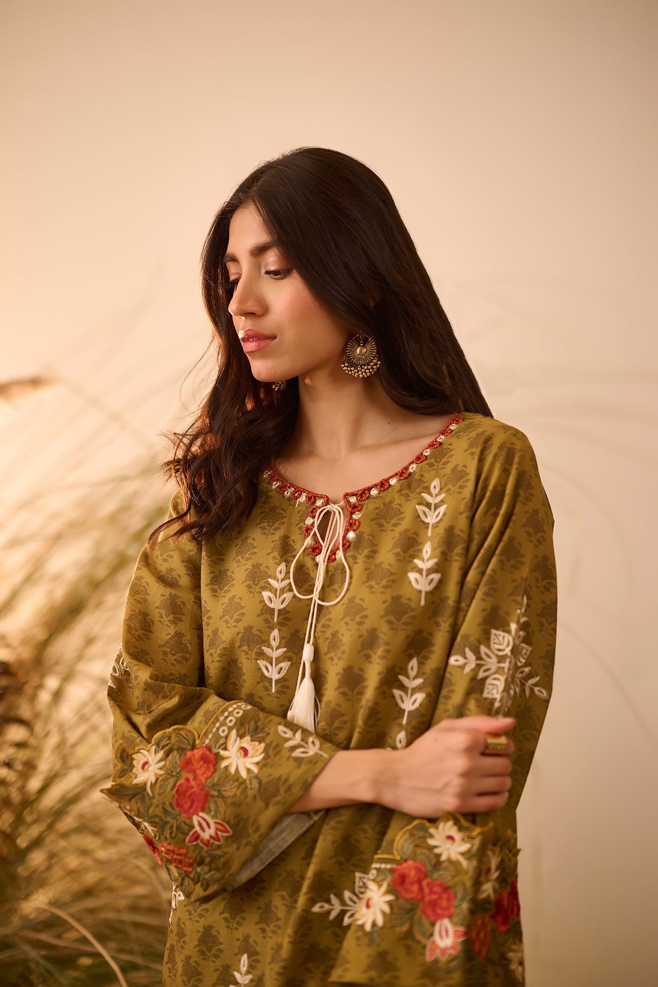 DC-2124 GREEN KHADDAR 2PCS EMBROIDERED KURTA WITH TROUSER