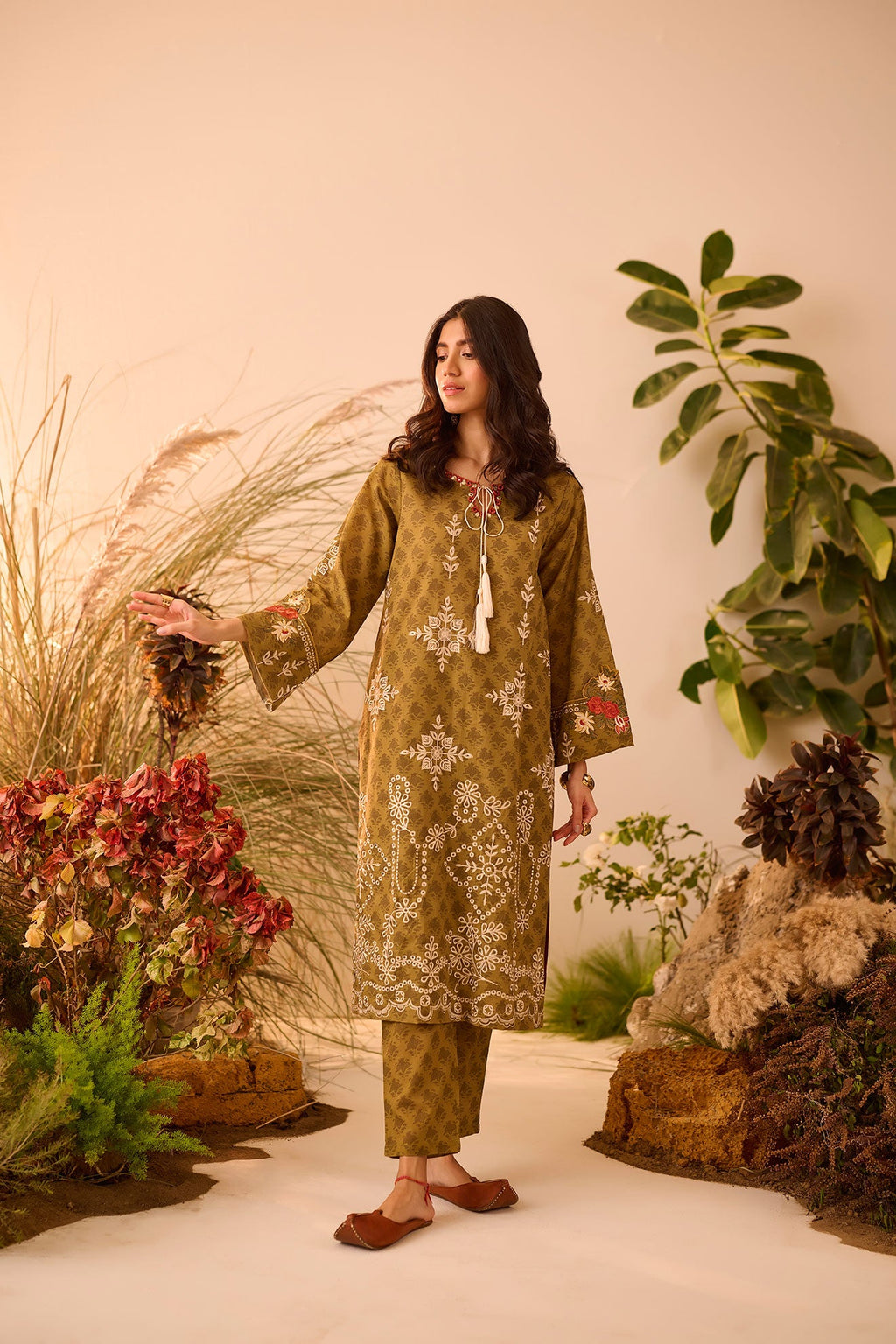 DC-2124 GREEN KHADDAR 2PCS EMBROIDERED KURTA WITH TROUSER