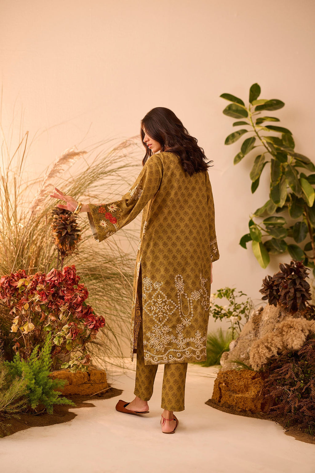 DC-2124 GREEN KHADDAR 2PCS EMBROIDERED KURTA WITH TROUSER