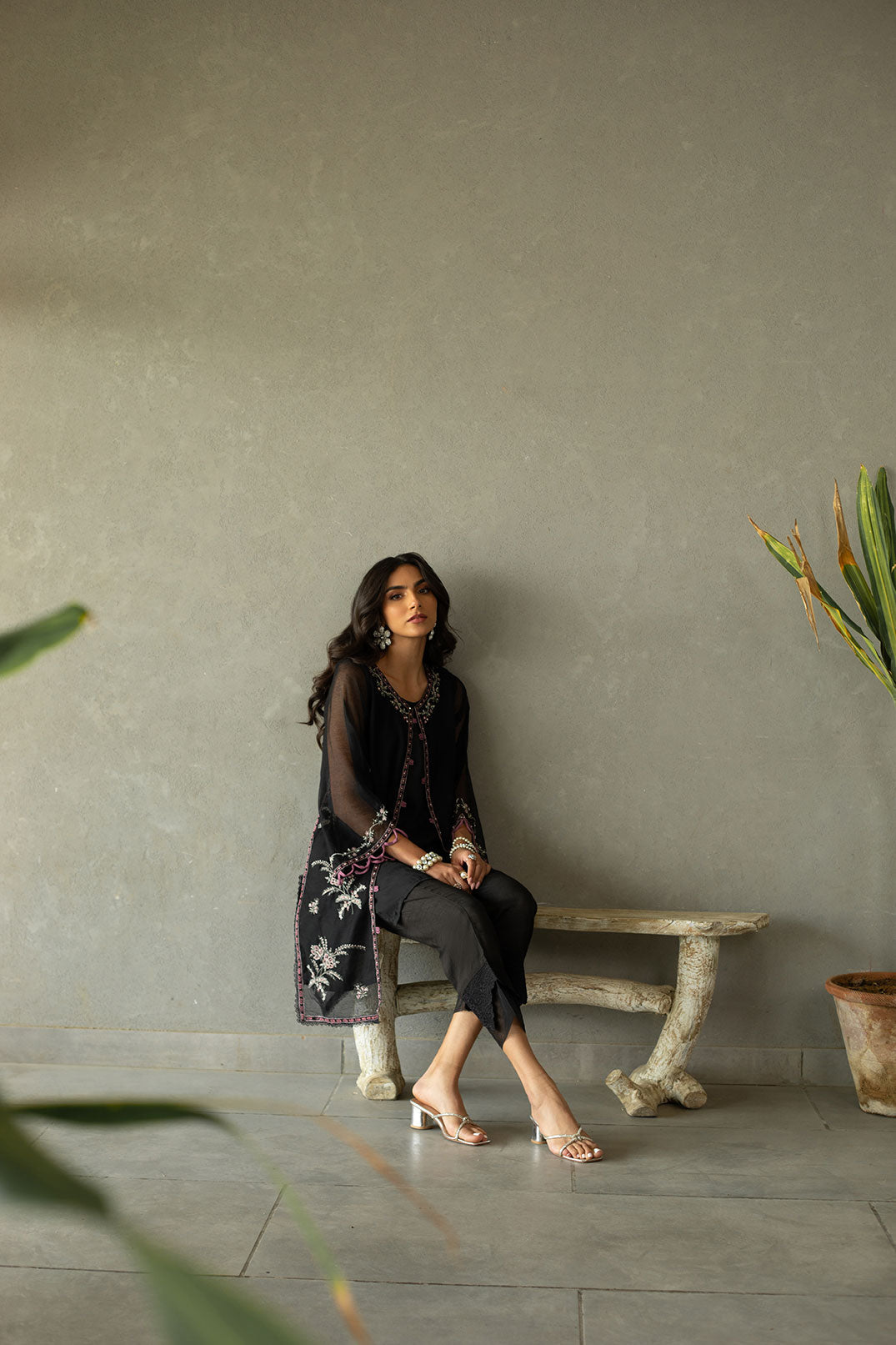 DA-2167 BLACK EMBROIDERED KURTA