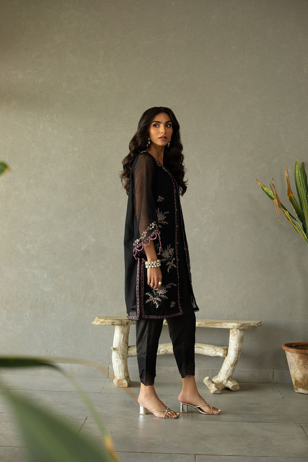 DA-2167 BLACK EMBROIDERED KURTA