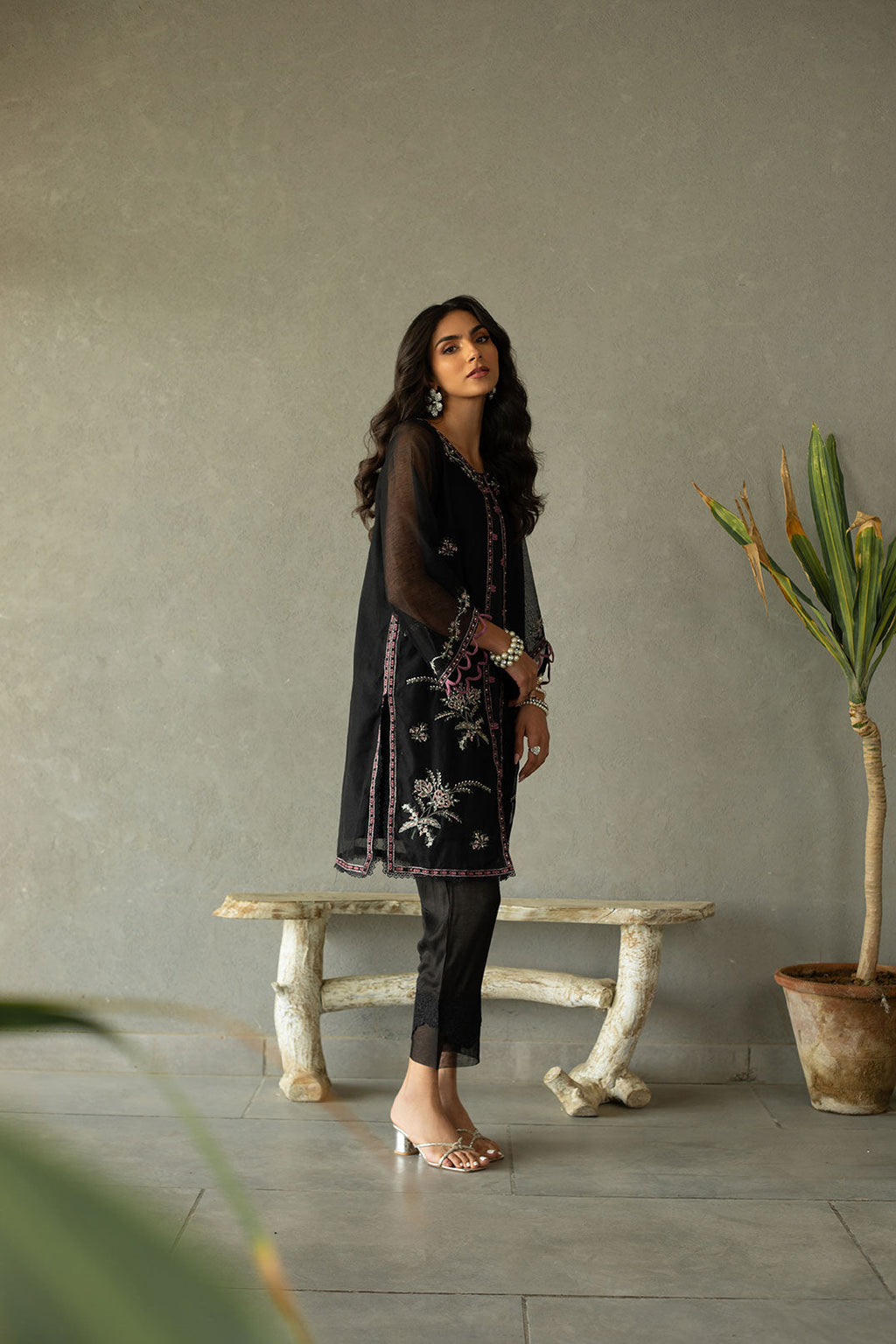 DA-2167 BLACK EMBROIDERED KURTA