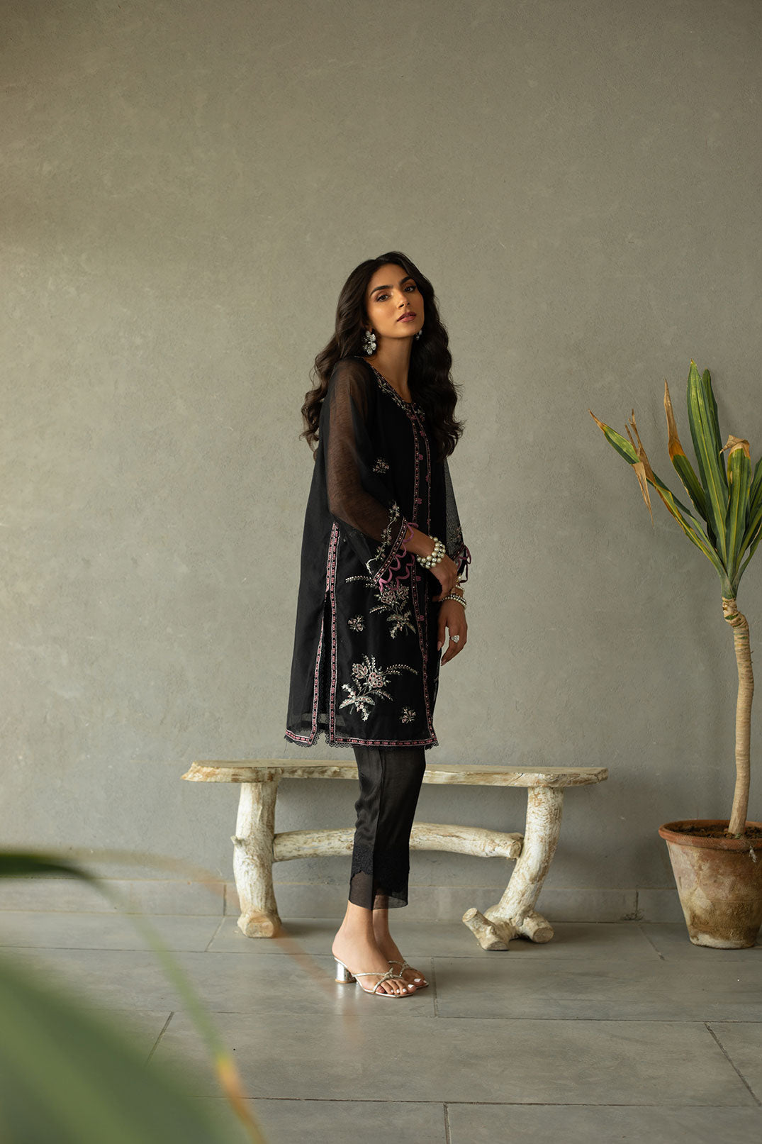 DA-2167 BLACK EMBROIDERED KURTA