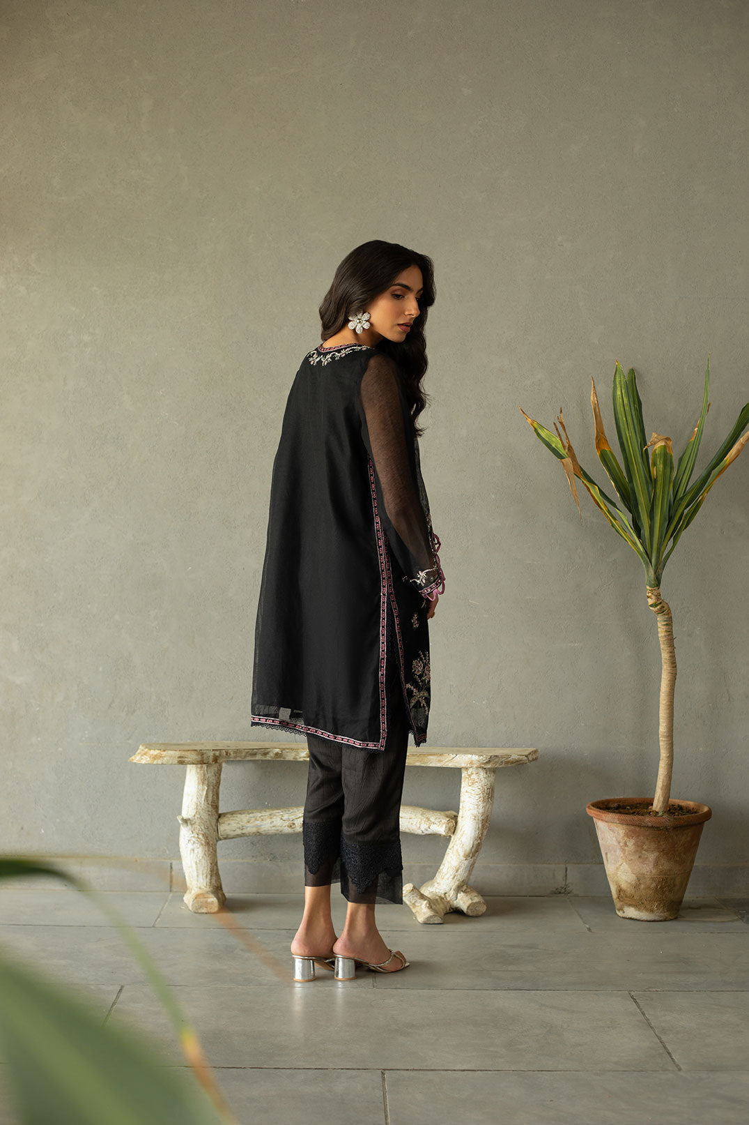 DA-2167 BLACK EMBROIDERED KURTA