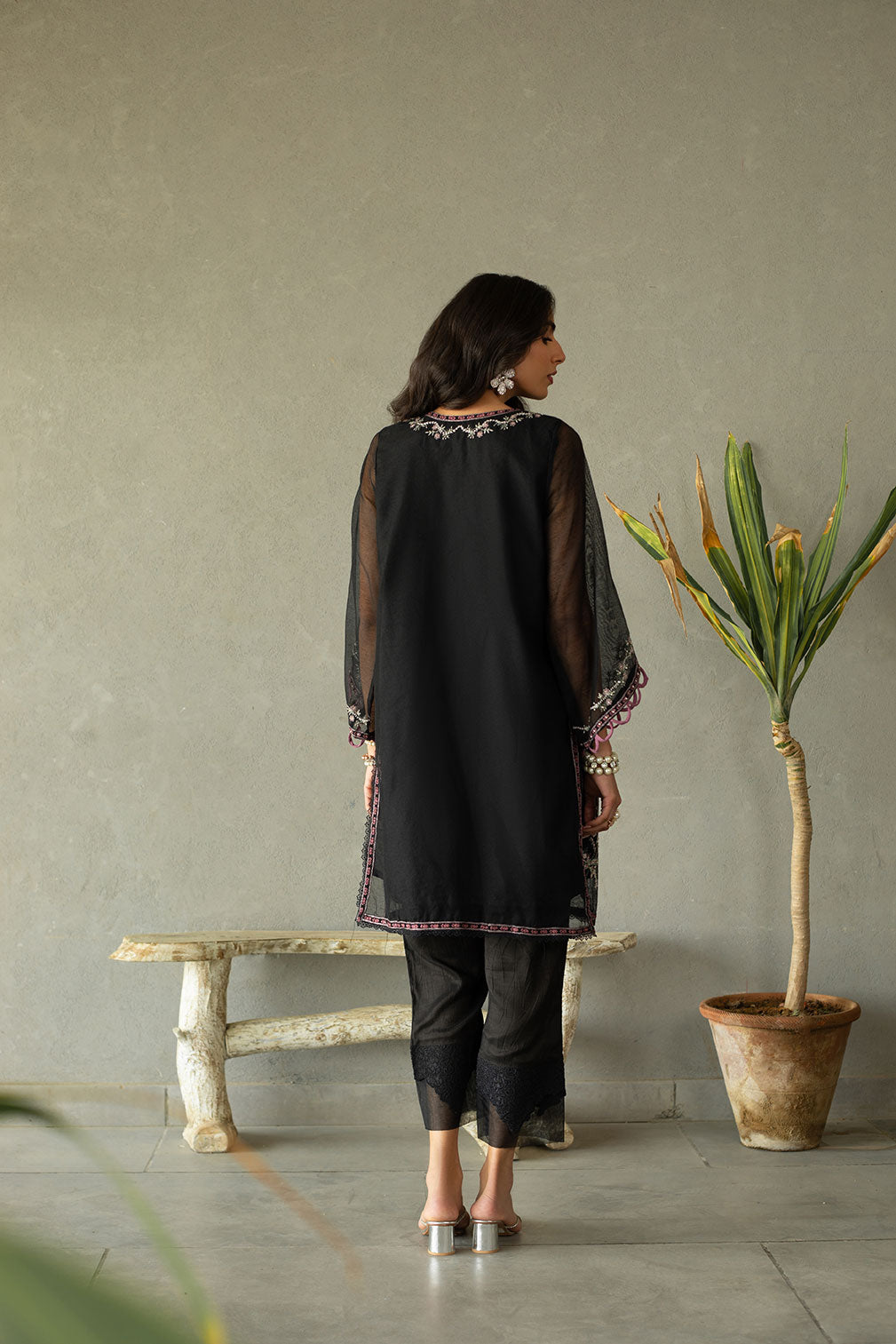 DA-2167 BLACK EMBROIDERED KURTA