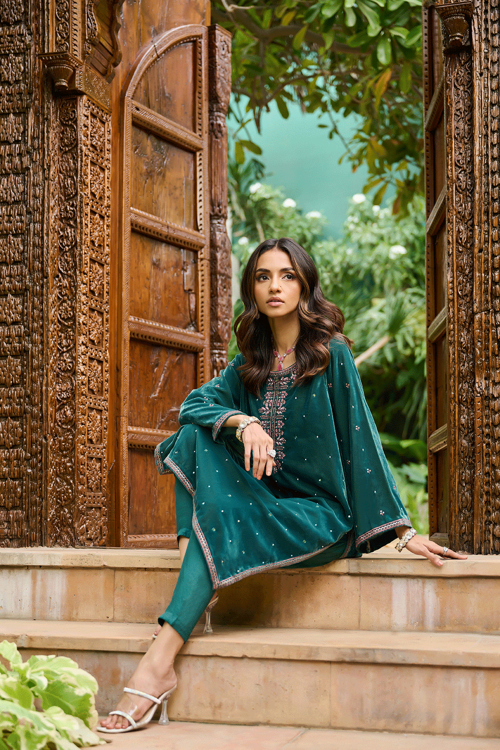 DA-2277 GREEN EMBROIDERED KURTA WITH TROUSER