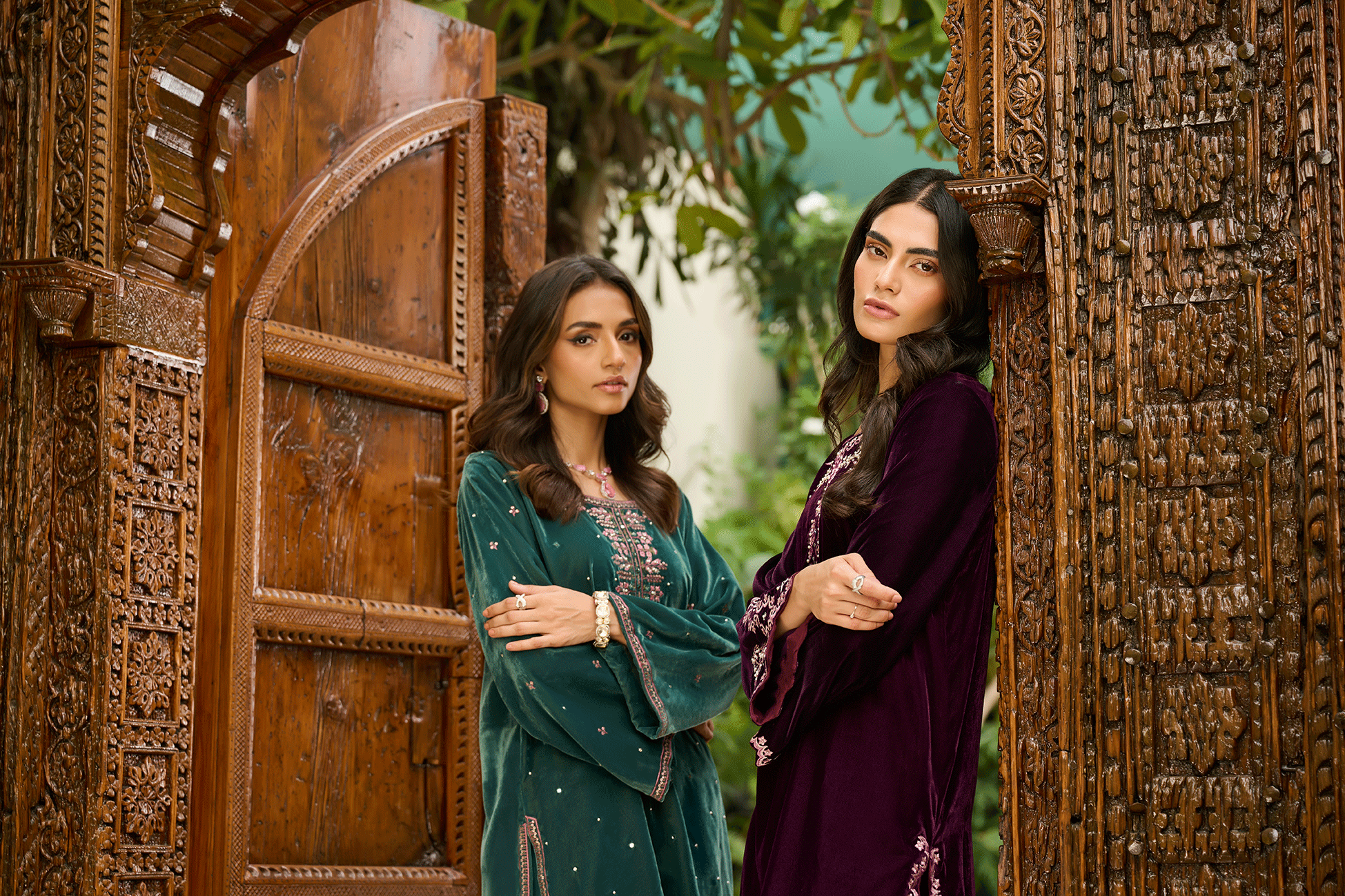 DA-2277 GREEN EMBROIDERED KURTA WITH TROUSER