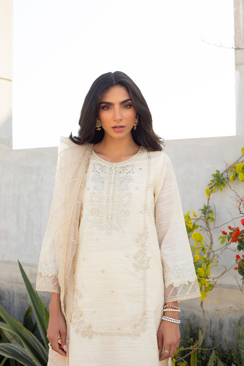SS24DA-2284 OFF WHITE EMBROIDERED KURTA WITH DUPATTA