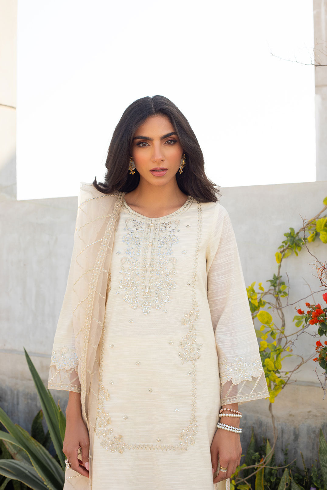 SS24DA-2284 OFF WHITE EMBROIDERED KURTA WITH DUPATTA