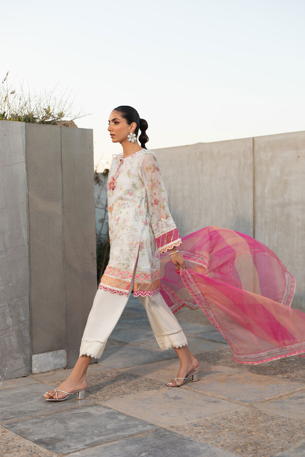 SS24DA-2291 L-PINK EMBROIDERED KURTA WITH TROUSER