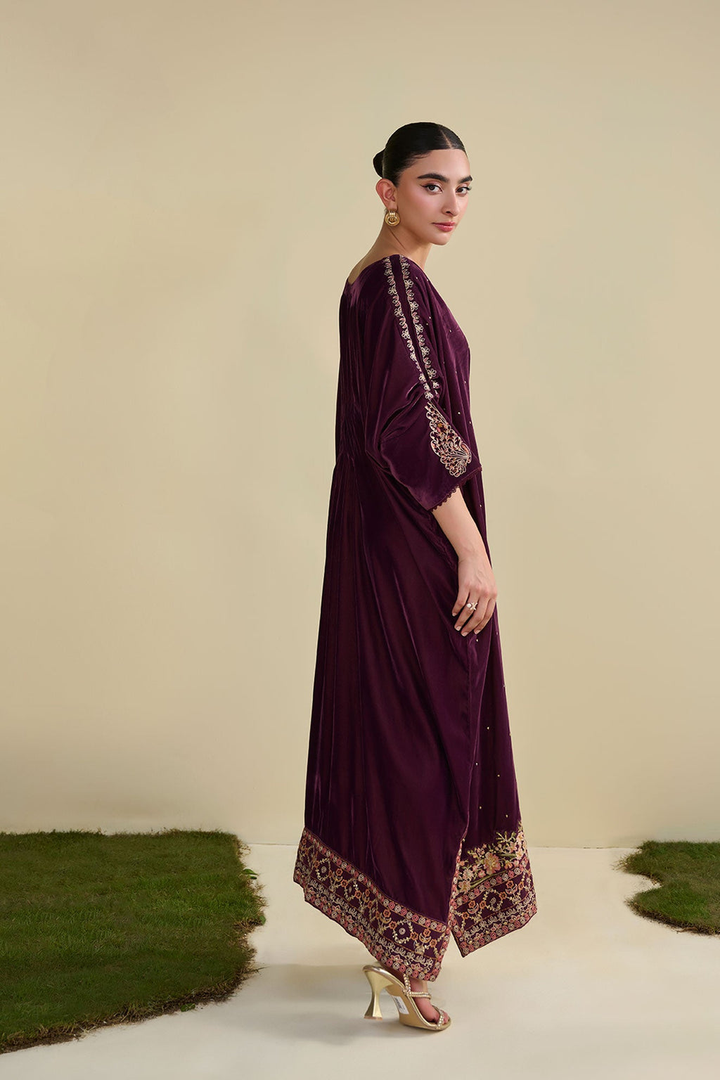 FW25DA-2806  MAGENTA 1PCS EMBROIDERED KAFTAN