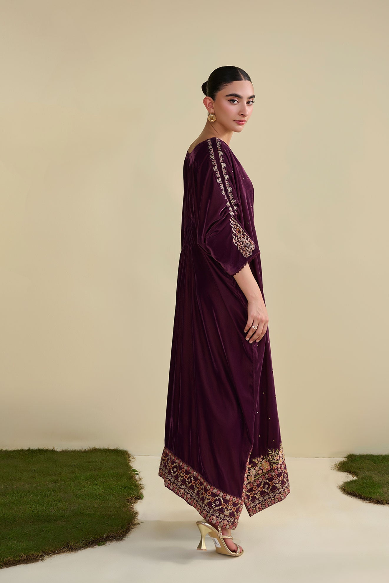 FW25DA-2806  MAGENTA 1PCS EMBROIDERED KAFTAN