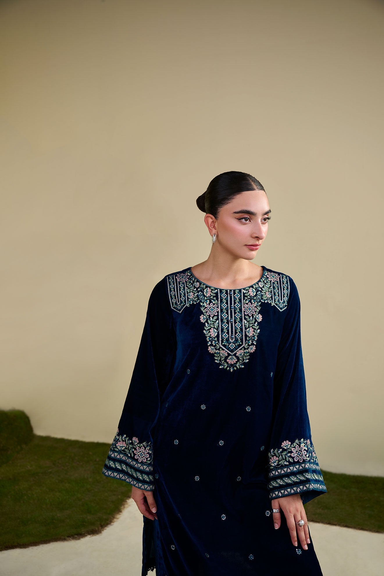 FW25DA-2807   TURQUOISE BLUE  2PCS  EMBROIDERED KURTA WITH TROUSER