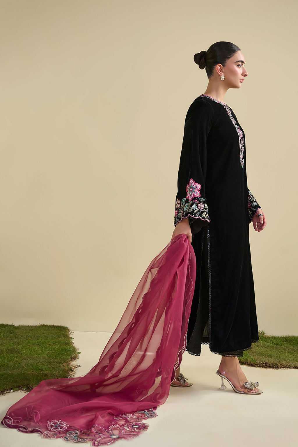 FW25DD-2815  MAGENTA  EMBROIDERED  DUPATTA