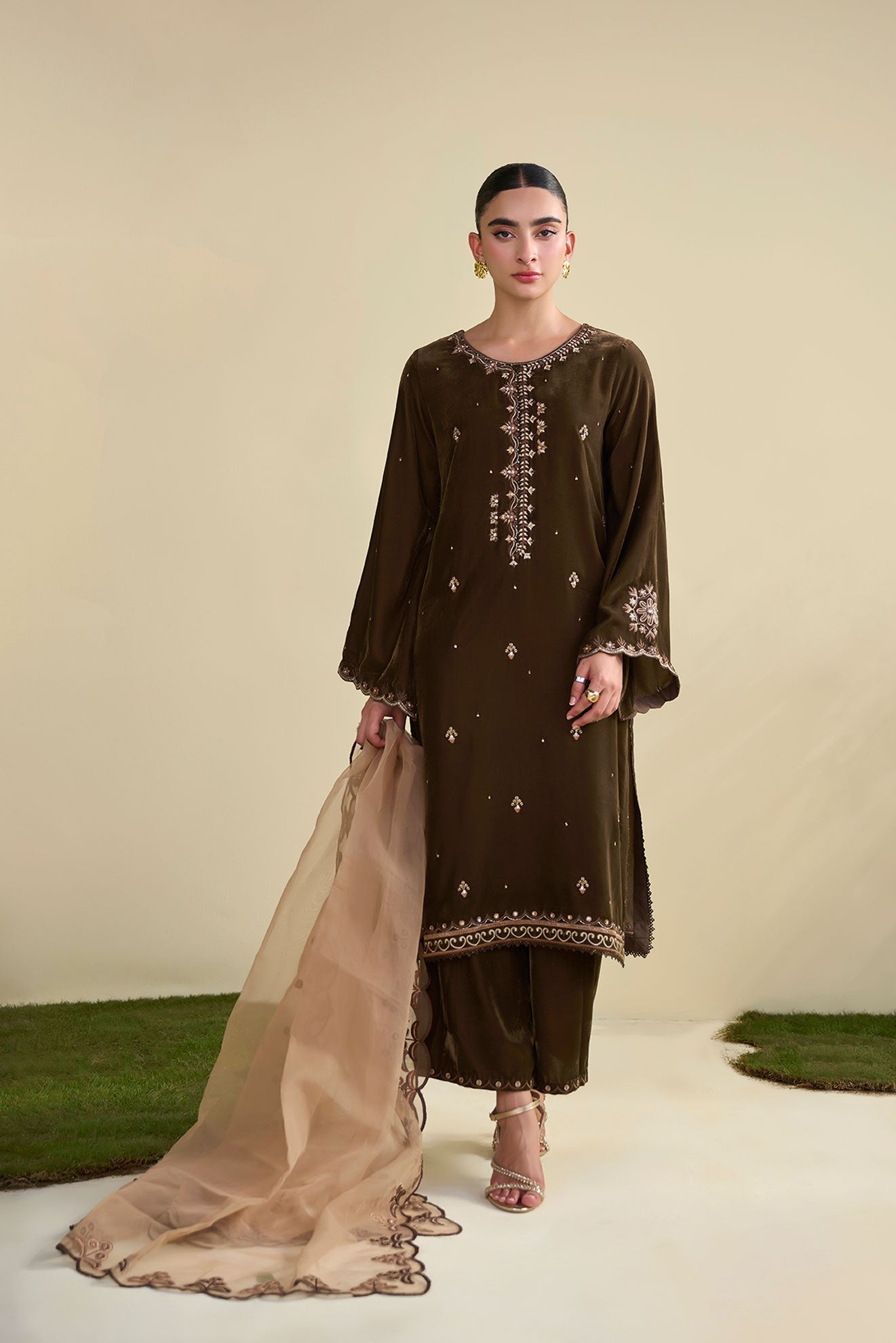 FW25DA-2821   BROWN  2PCS  EMBROIDERED KURTA WITH TROUSER