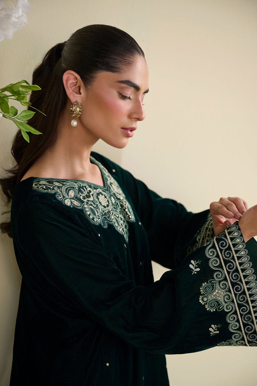 FW25DA-2823  BOTTLE GREEN  2PCS  EMBROIDERED KURTA WITH TROUSER